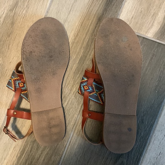 Mossimo Brown Aztec Boho Thong Sandals - Size 9 - Picture 3 of 5